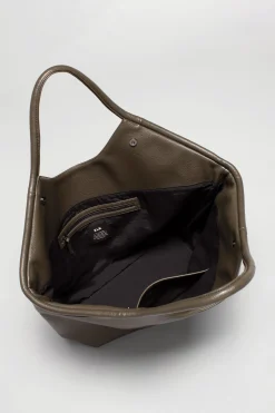 Ivet Tote