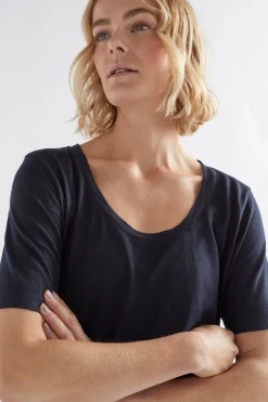 Skala Tee