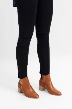 Valla Cut Out Boot