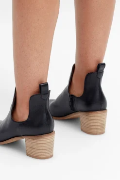 Valla Cut Out Boot